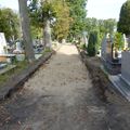  Na cmentarzu przy Gertrudzie remontują alejki