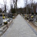  Na cmentarzu przy Gertrudzie wyremontowano kolejną alejkę