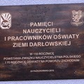 Odsłonięto tablicę w hołdzie darłowskim nauczycielom