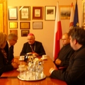 Ksiądz Biskup Paweł Cieślik z wizytą w darłowskim ratuszu 